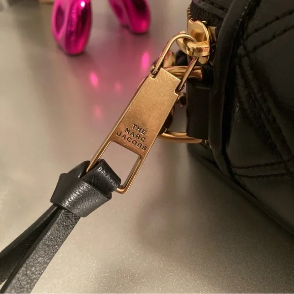 Authentic w Tag MARC JACOBS Quilted Softshot 21 Crossbody Bag Black Gold - Picture 11 of 14